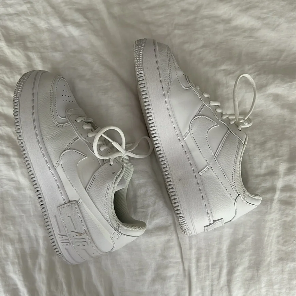 Nike Women's White Air Force 1 Sneakers size 8.5 - Picture 4 of 5